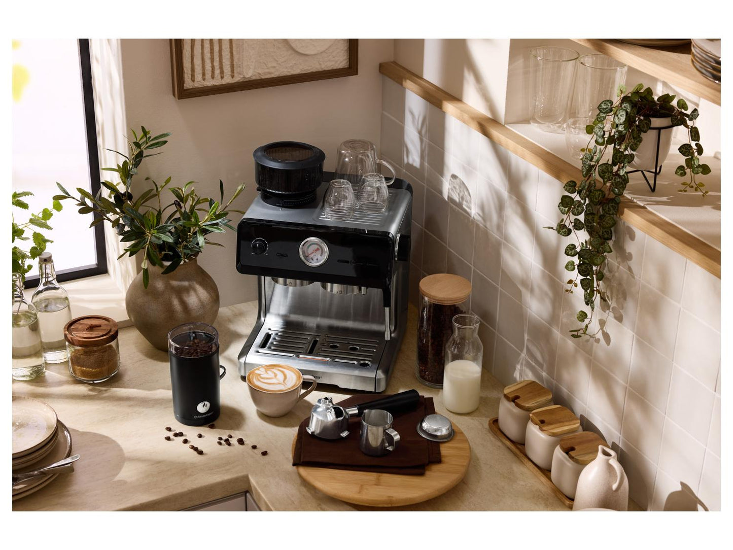 Cafetera espresso premium SILVERCREST® SEMST 1500 A1
